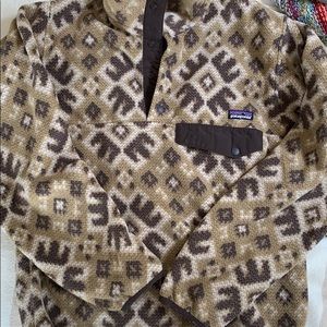 Patagonia synchilla pull over taupe colored print